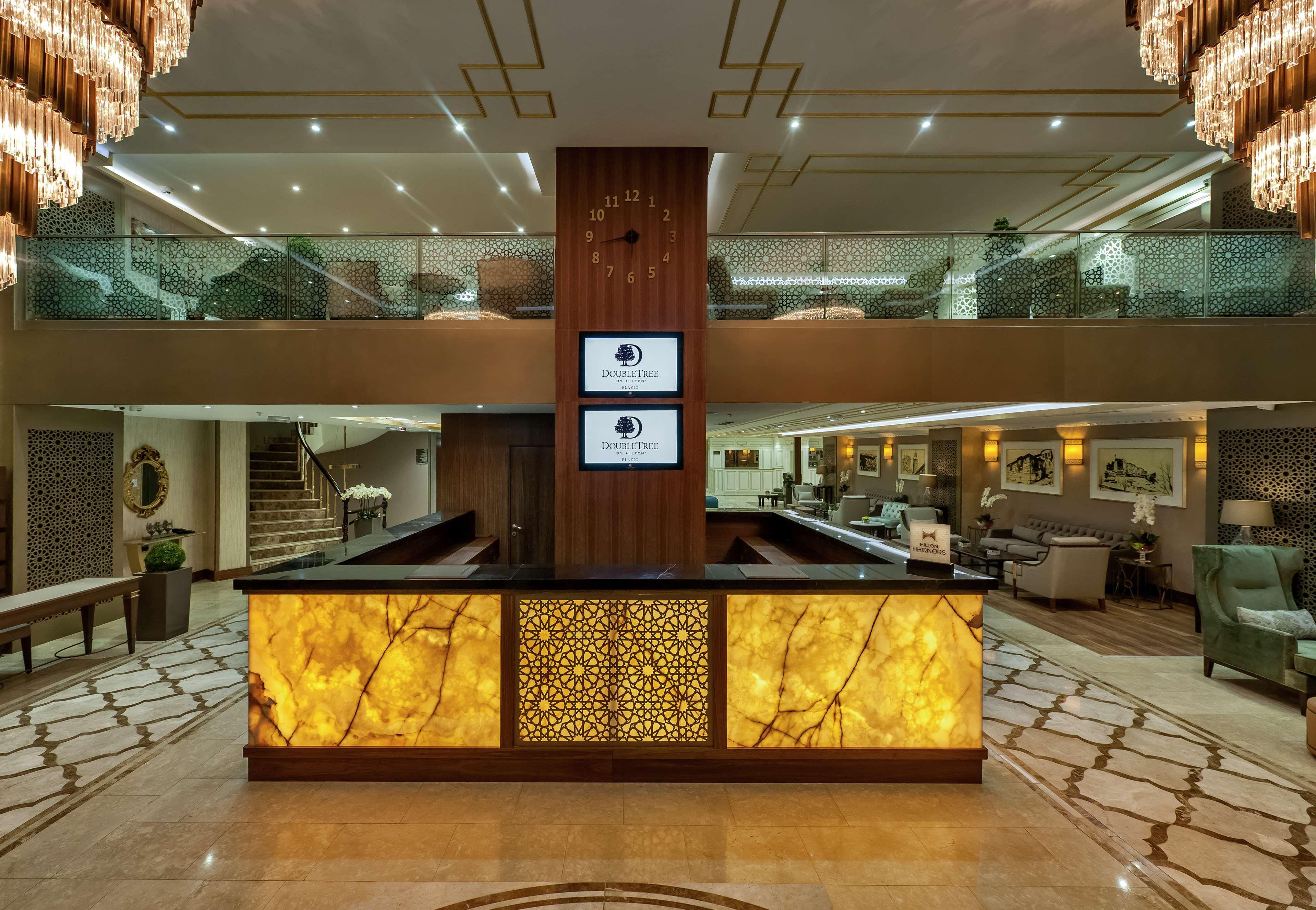 Готель Doubletree By Hilton Елязиг Екстер'єр фото
